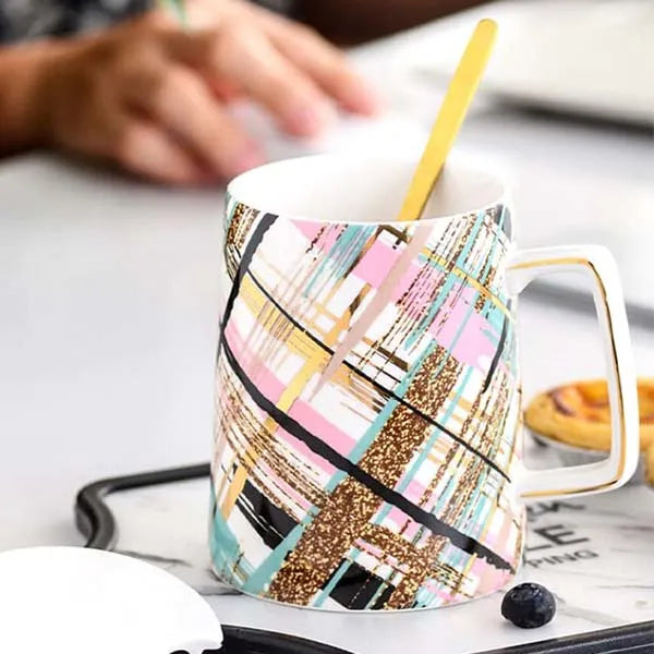 Geometric Check Print Mug with Lid & Spoon as Gift Item